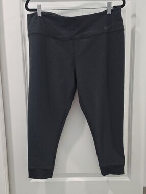 Nike Womens Black Cropped Leggings